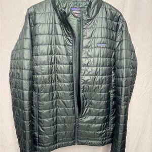 Patagonia Men’s Green Nano Puffer Jacket with Quilted Design